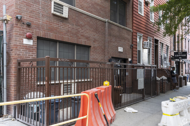 Building Photo - 713 Metropolitan Ave