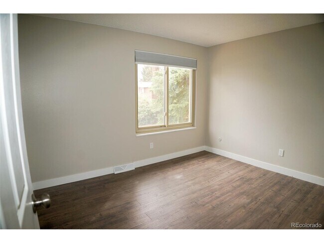 Building Photo - 14517 E 12th Ave