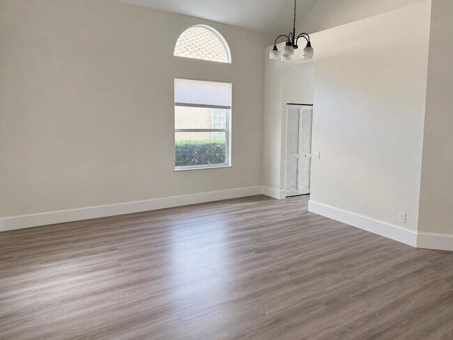Foto del edificio - 6330 NW 80th Dr