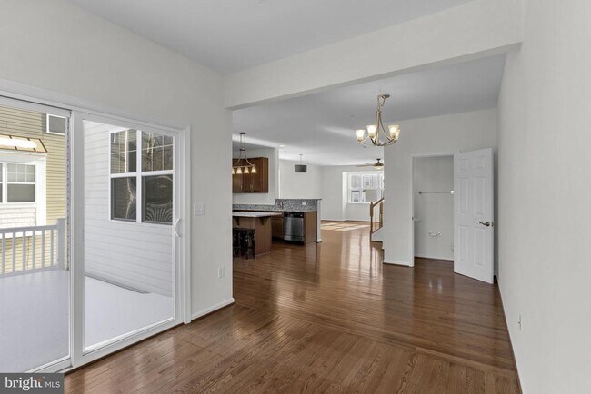 Building Photo - 592 Burr Oak Ct