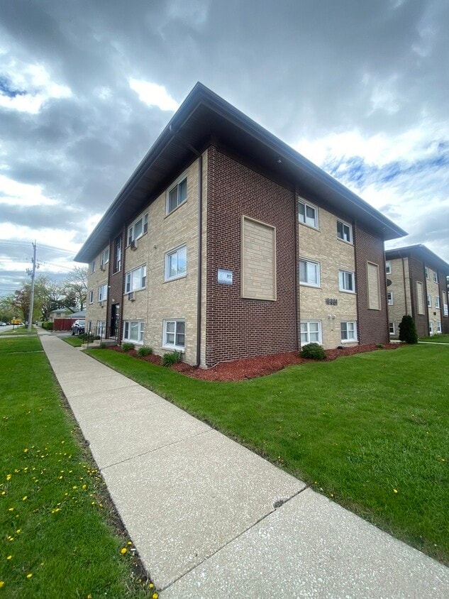 4401 Prescott Ave Unit 2A, Lyons, IL 60534 Condo for Rent in Lyons