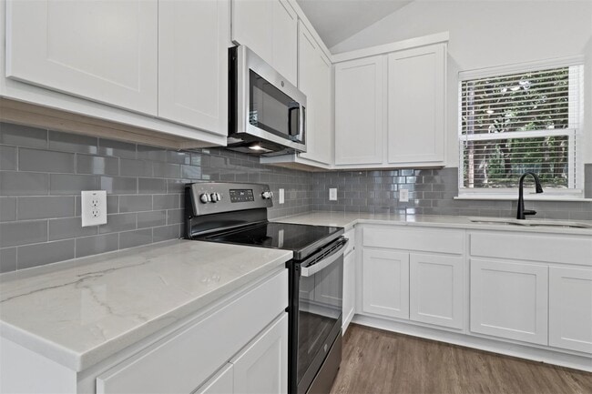 Building Photo - 719 Maple Row