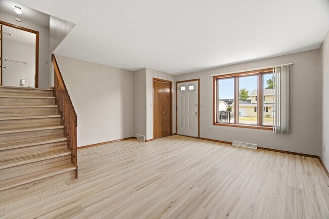 Foto del edificio - 1355 W Hiawatha Dr