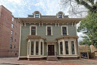 Building Photo - 44 Follen St