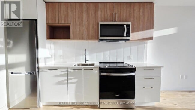 Building Photo - 500 Plains Rd E