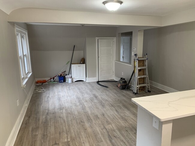 Living Room - 314 W Upsal St
