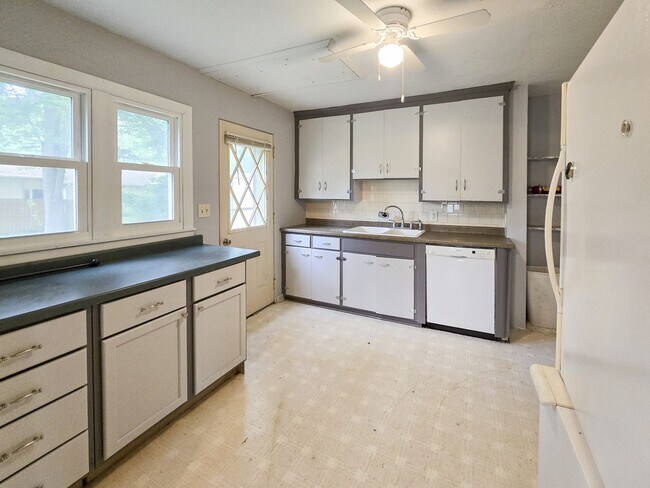 Building Photo - 654/656 Ripley Ave