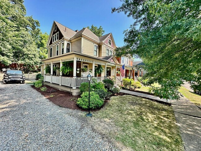 Foto del edificio - 516 Fourth Street 1.2 miles to CC, 4 Bed 2...