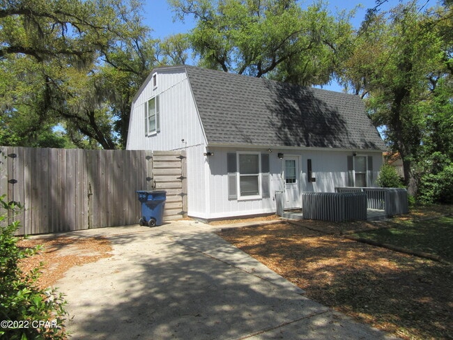 Building Photo - 1113 Arthur Ave
