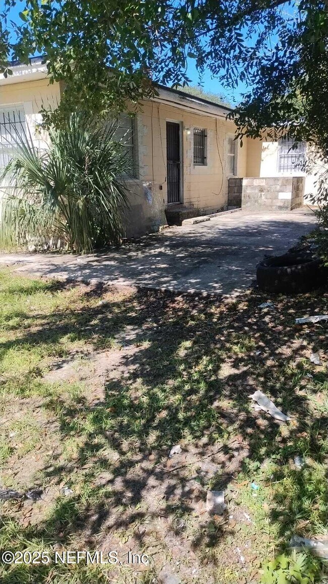 Foto del edificio - 1599 W 30th St