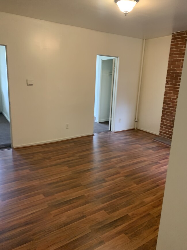 Building Photo - 331 McKee Plz