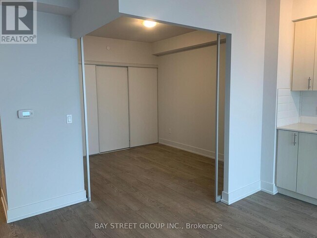 Photo du bâtiment - 2550-2550 Simcoe St N