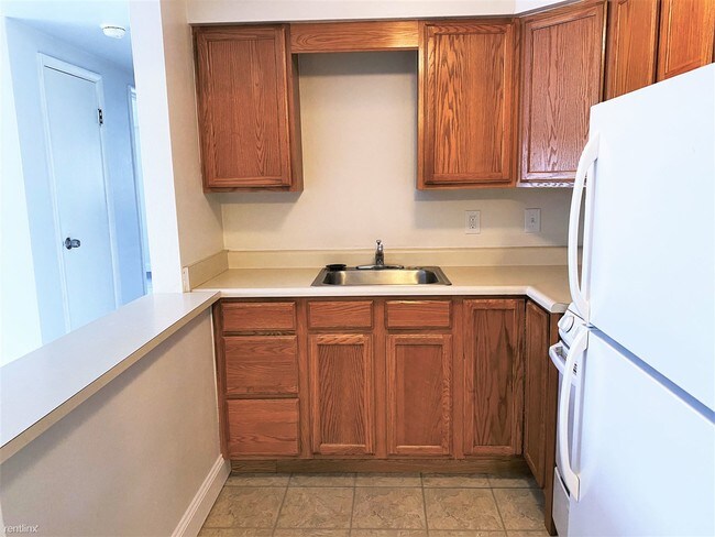 Building Photo - 2 br, 1 bath  - 1704 Main St  Now