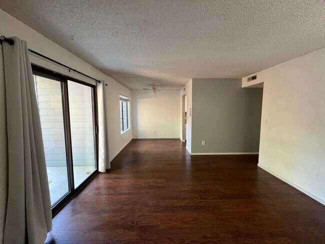 Building Photo - 14010 Juanita Dr NE