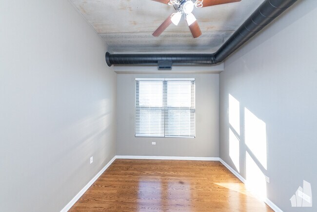 Foto del edificio - Don't miss out on this sunny 2B 2B unit av...