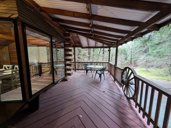 Building Photo - 7312 E Evans Creek Rd