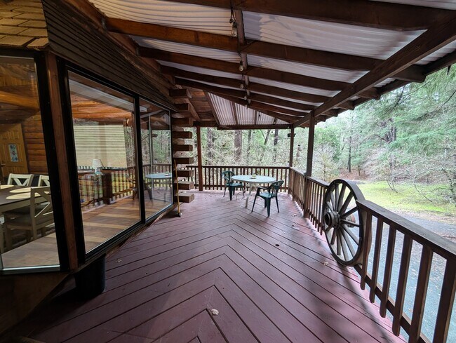 Foto del edificio - 7312 E Evans Creek Rd