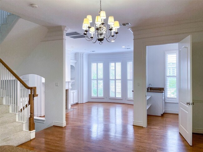 Foto del edificio - 1329 Hyde Park Blvd