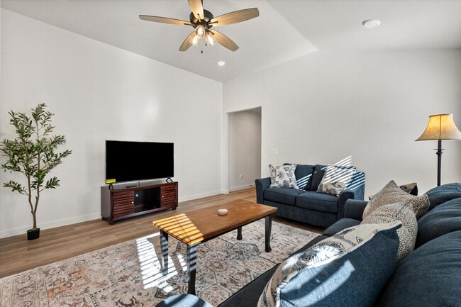 Building Photo - 2156 Langford Ave