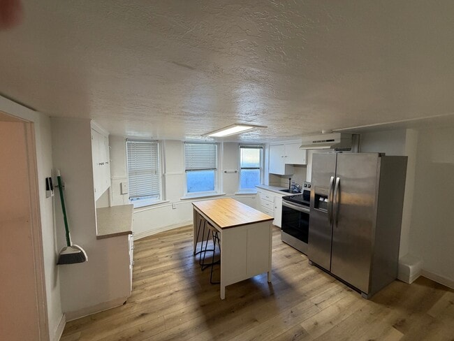 Building Photo - 805 E 100 S