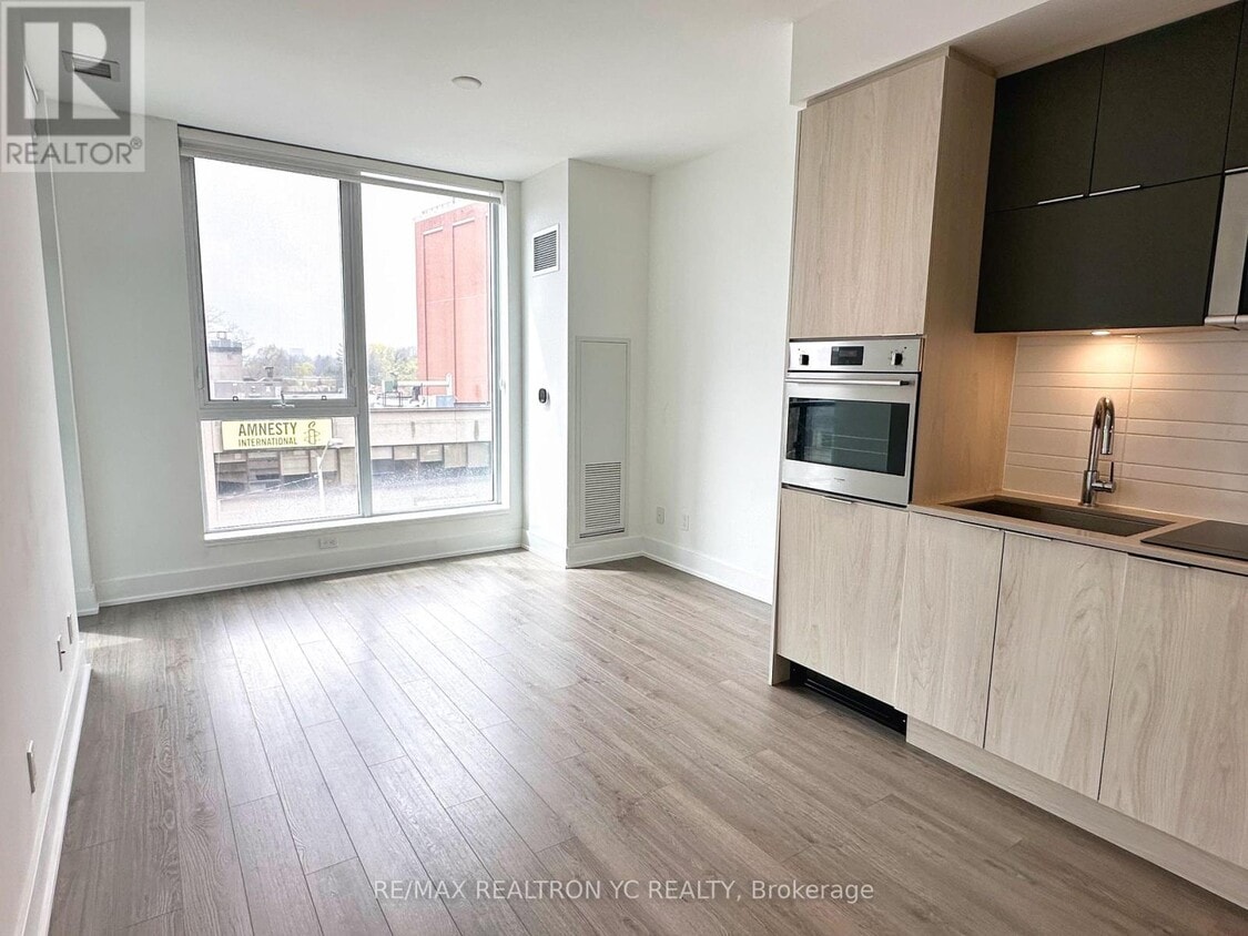 Photo principale - 1-421 Belsize Dr