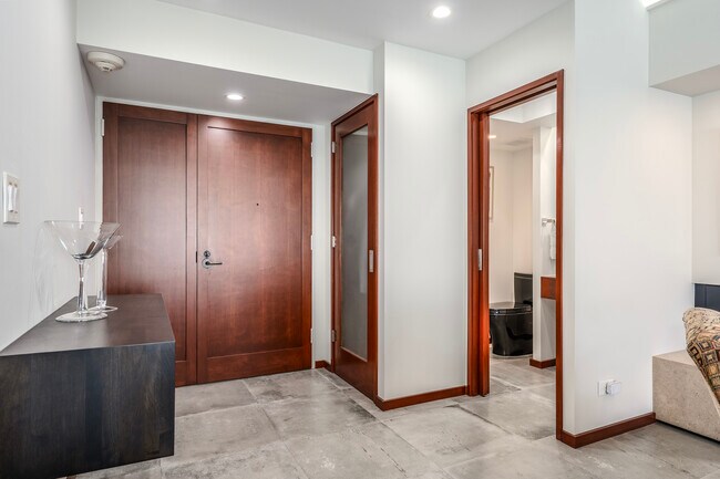 Foto del edificio - 175 E Delaware Pl