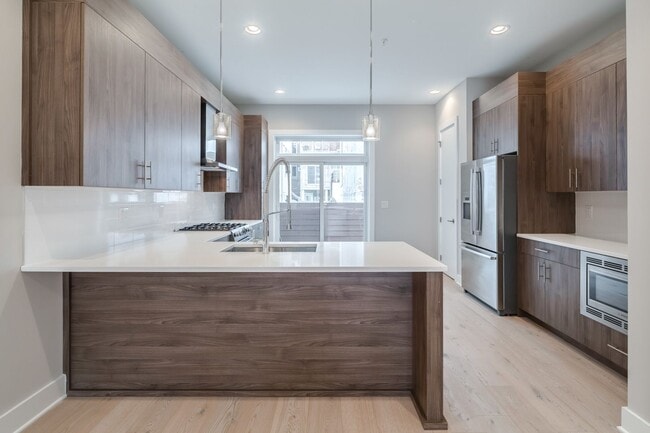 Building Photo - Northern Liberties Townhome with Parking