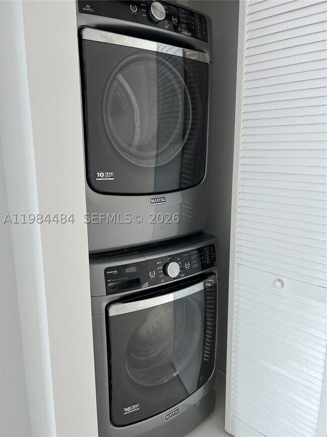Foto del edificio - 400 Sunny Isles Blvd