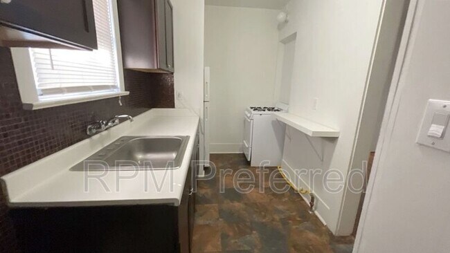 Building Photo - 1006 Studewood St