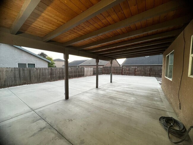 Foto del edificio - 2323 N RINADLI  3 BEDROOM 2 BATHROOM - SOLAR PANELS - VISALIA - Coming soon.