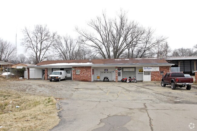 Building Photo - 429-463 E Karsch Blvd