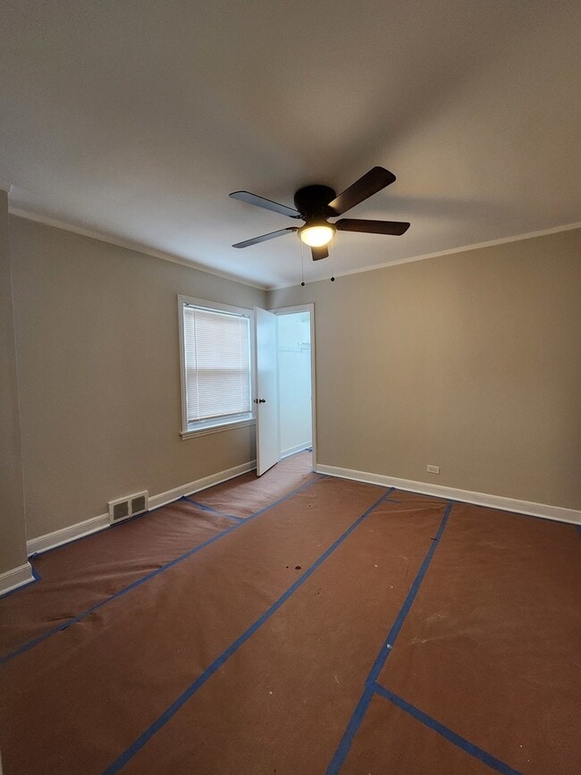 Building Photo - 10104 S Prairie Ave