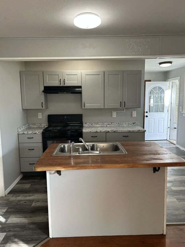 Foto del edificio - PRICE JUST DROPPED!!!!  AVAILABLE NOW!  3br/2ba House in Frontenac!