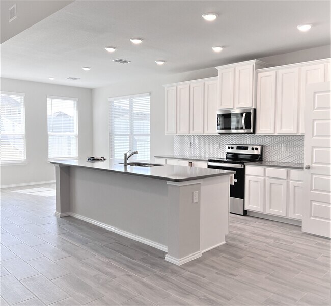 Foto del edificio - 5945 Hopkins Dr