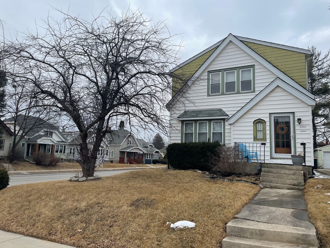 Primary Photo - 2100-2102 S 85th St.