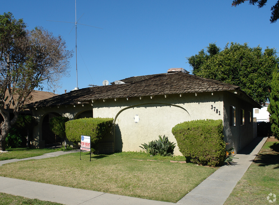 Building Photo - 3781 Green Ave