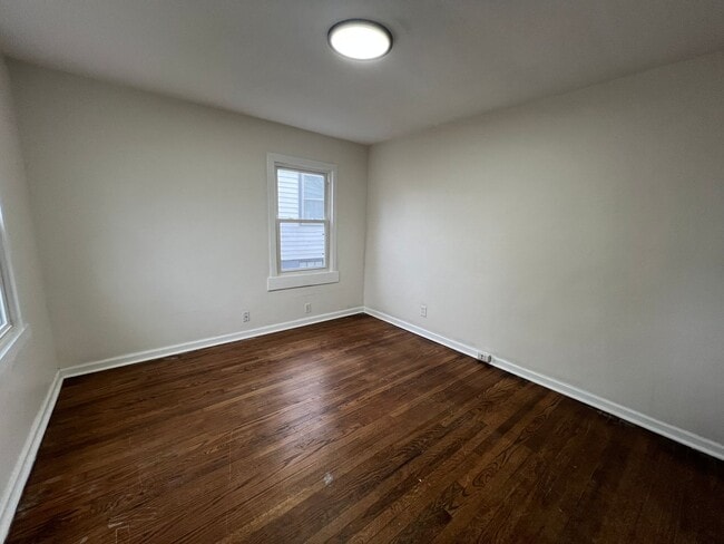 Foto del edificio - 10225-27 St. Katherine Ln.