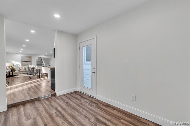 Foto del edificio - 8165 Leonard Dr