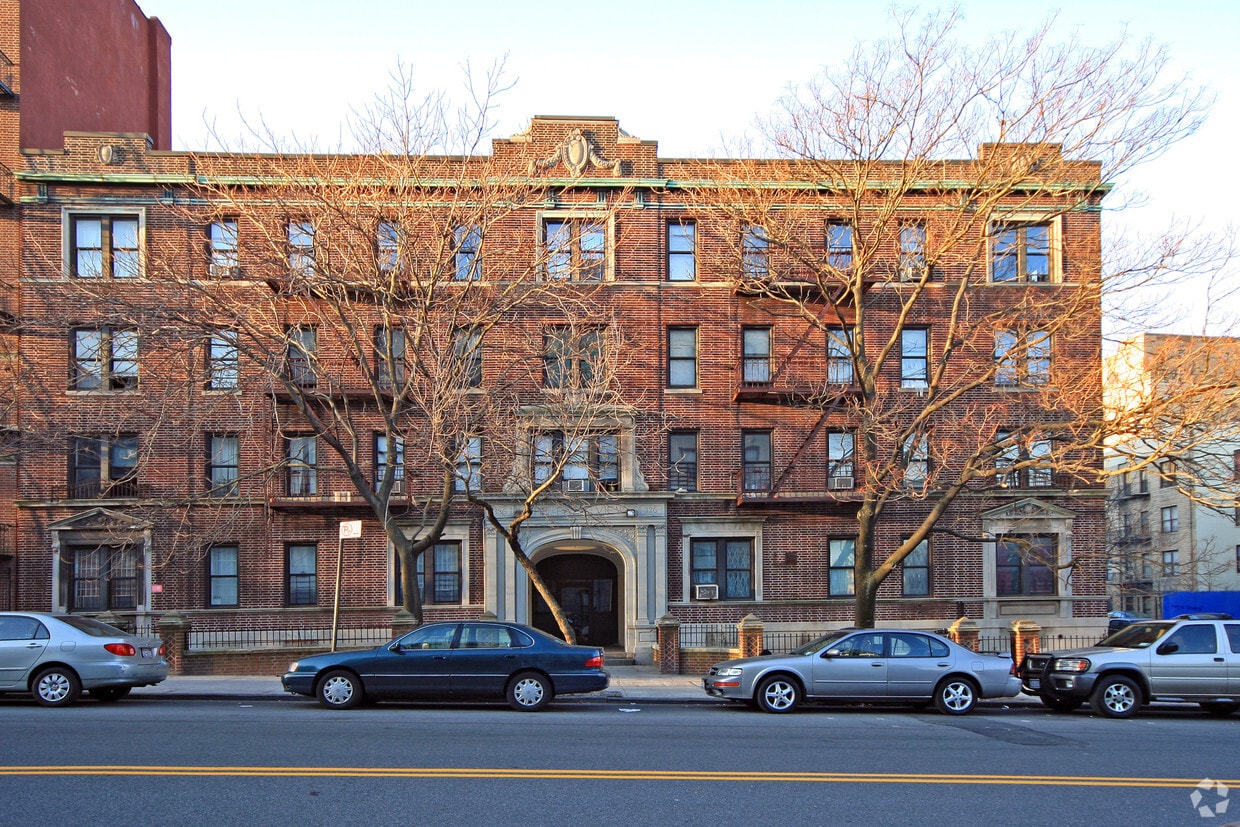 Building Photo - 326 St Johns Pl