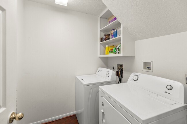 Foto del edificio - 723 Avery Dr