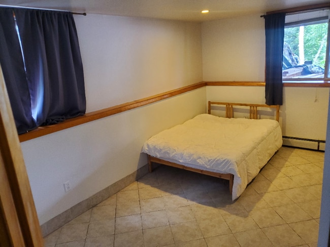 Foto del edificio - 300 Camelot Shore Dr