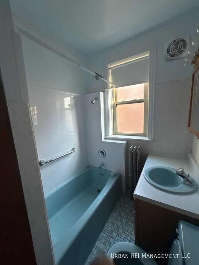 Foto del edificio - 3342 S Lowe Ave