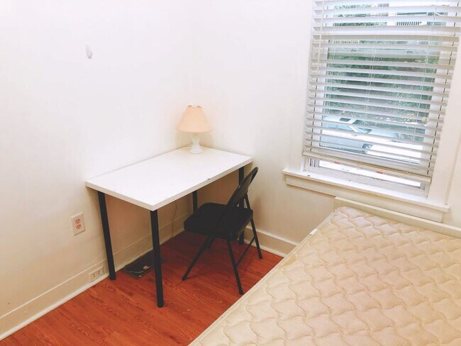 Foto del edificio - 1035 Flemington St