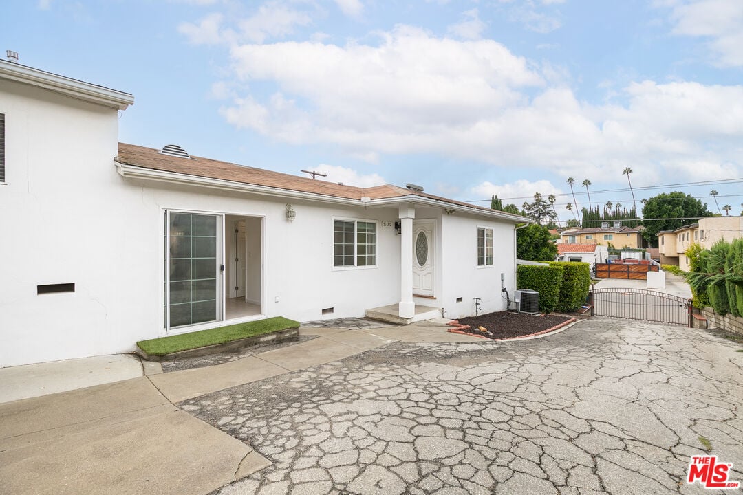 Foto principal - 5130 Templeton St