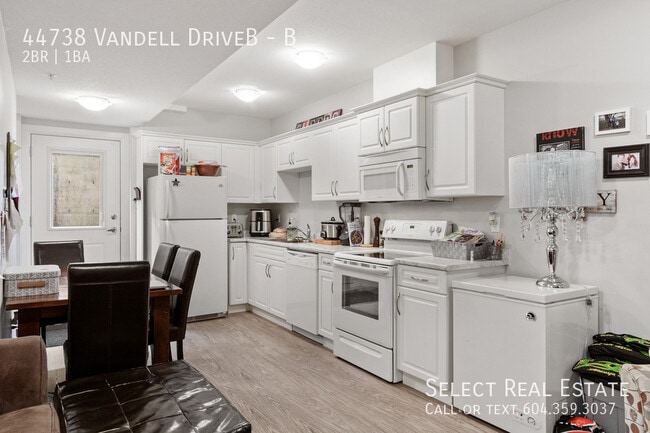 Building Photo - 44738 Vandell Dr