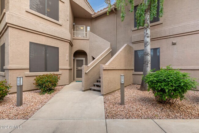 Foto del edificio - 15151 N Frank Lloyd Wright Blvd