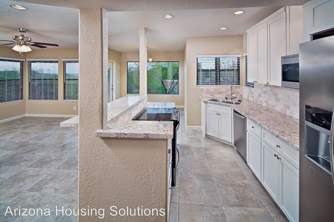 Building Photo - 5800 N Kolb Rd