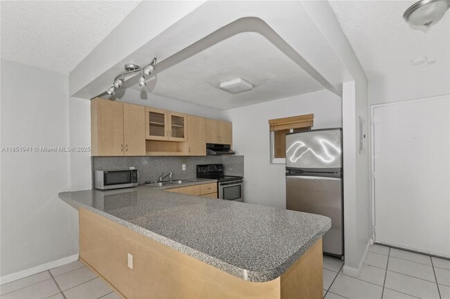 Building Photo - 7815 Camino Real