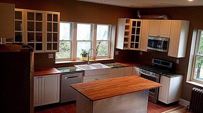 Foto del edificio - 203 Robertson Ave