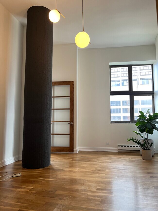 Foto del edificio - 345 N Canal St